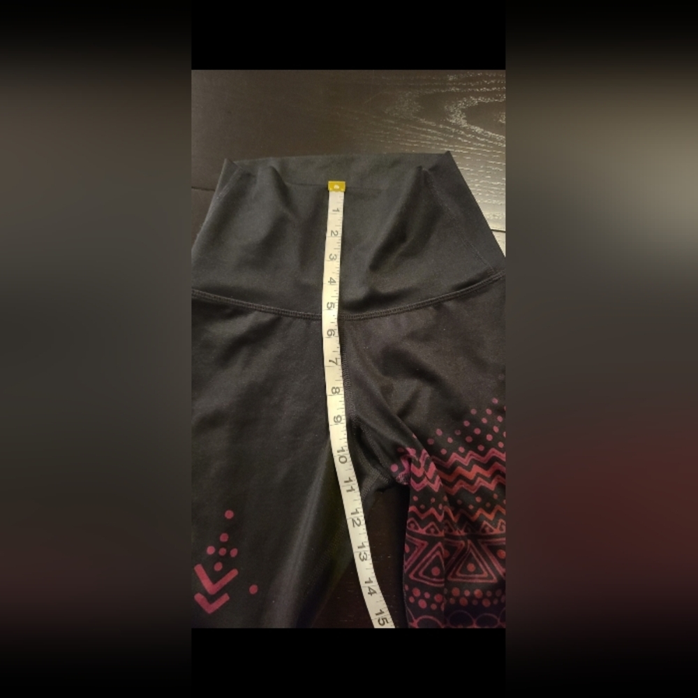 Mika Leggings Mandala Geometric Pattern Black and Burgundy, XS/S - Picture 9 of 10